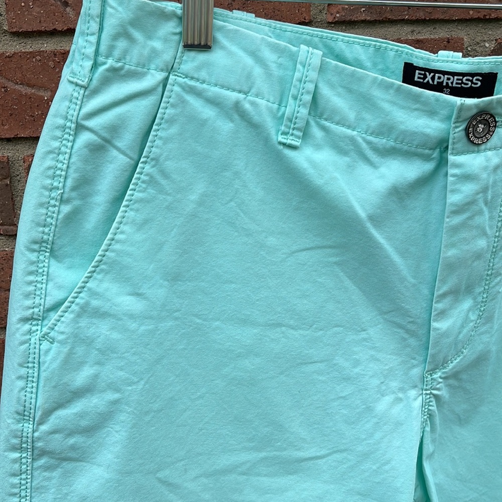Express Shorts - Picture 2 of 9